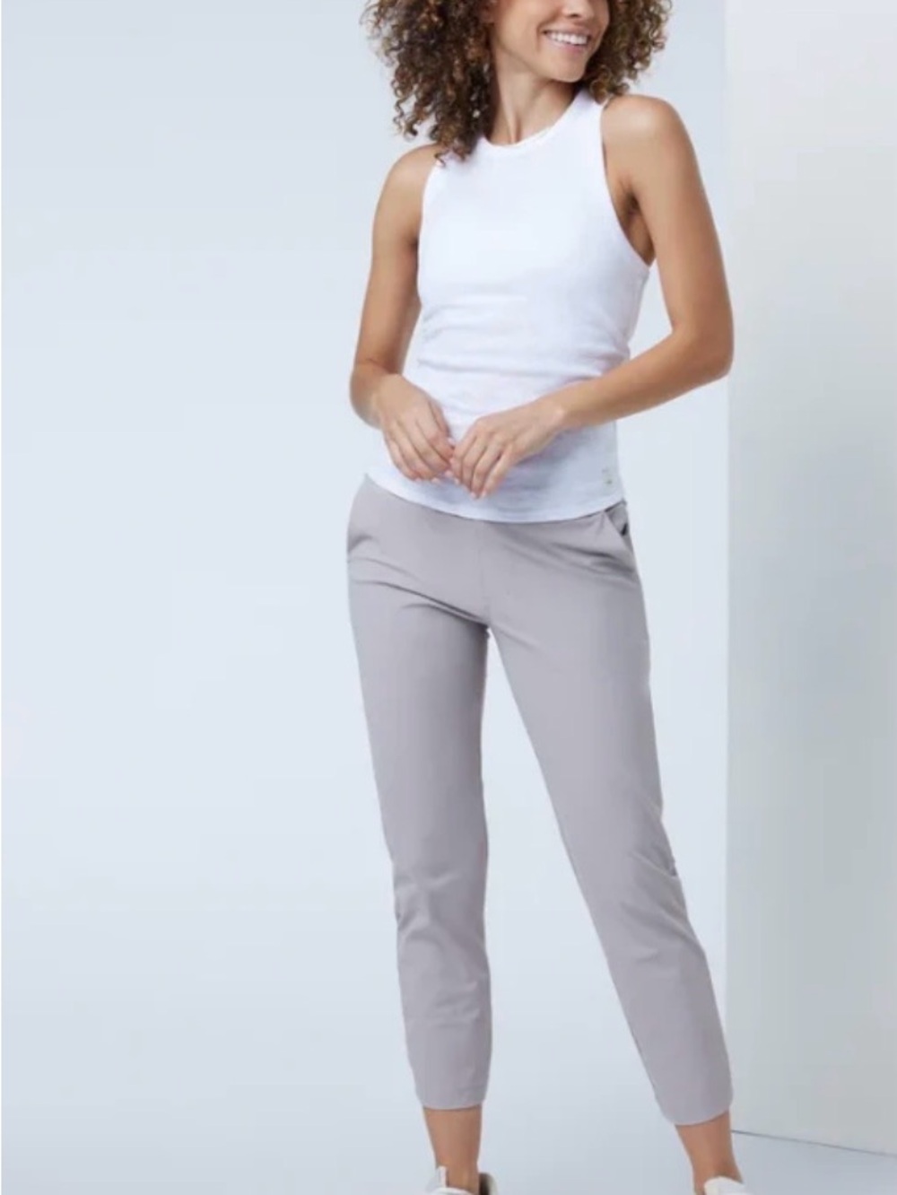 VUORI Miles Ankle Straight Leg Cropped Pants in Light Purple Lavender EUC Medium